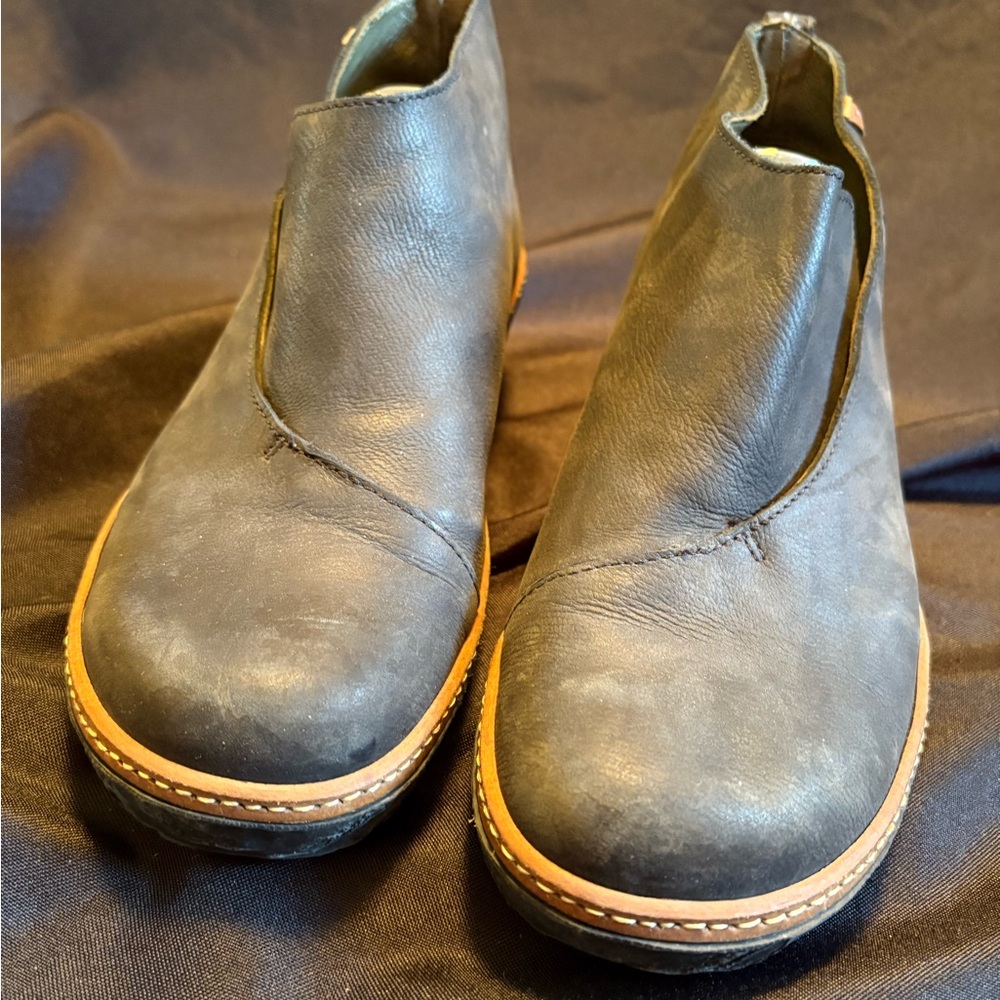 Women’s Black Leather Shoes